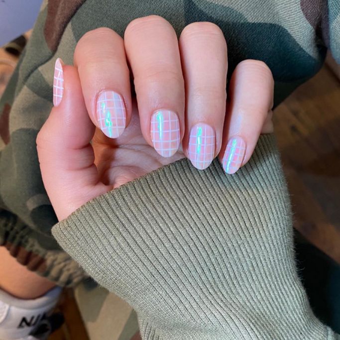 Cute Pearly Grid Nails Trendy Spring Nail Design Ideas
