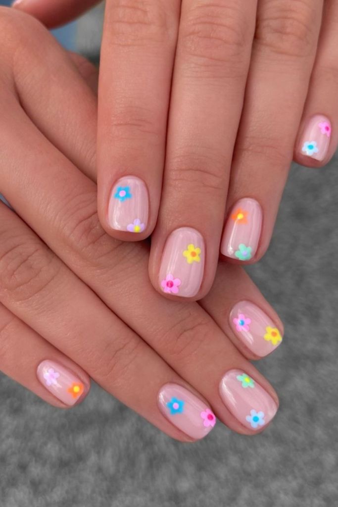 Cute Short Acrylic Nails With Flowers